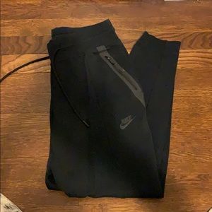 Tech fleece joggers- matches black sweatshirt